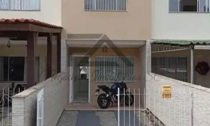 Sobrado para Venda em Palhoça, São Sebastião, 2 dormitórios, 1 banheiro, 2 vagas