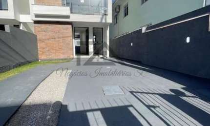 Sobrado para Venda em São José, Areias, 3 dormitórios, 1 suíte, 1 banheiro, 2 vagas