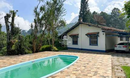 Casa fora de condomínio, 4 quartos, 1880m2 à venda por R$950.000 - Teresópolis