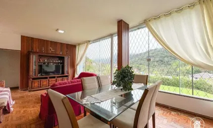 Casa com 4 quartos, 161m2 à venda por R$1.200.000, Carlos Guinle - Teresópolis