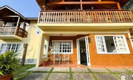 Casa de serra com 4 quartos, 247m2 à venda por R$1.690.000, Teresópolis