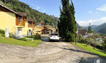 Casa de serra com 4 quartos, 247m2 à venda por R$1.690.000, Teresópolis