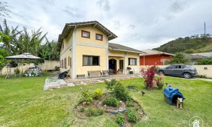 Casa em condomínio com 6 quartos, 180m2 à venda por R$750.000,00 em Teresópolis