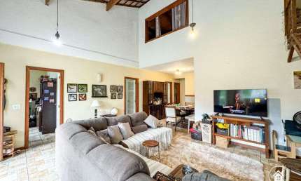 Casa em condomínio com 6 quartos, 180m2 à venda por R$750.000,00 em Teresópolis