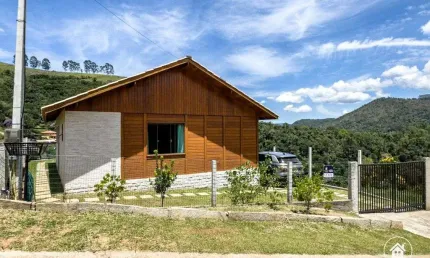 Casa em condomínio com 3 quartos, 135m2 à venda por R$680.000 - Teresopolis