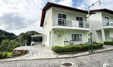 Casa em condomínio com 4 quartos, 218m2 à venda por R$1.100.000 em Teresópolis
