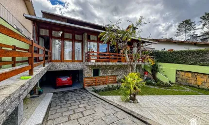 Casa com 4 quartos, 220m2 à venda por R$1.100.000 - iúcas, Teresópolis