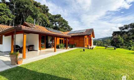 Casa em condomínio com 5 quartos, 2000m2 à venda por R$1.190.000 - Teresópolis