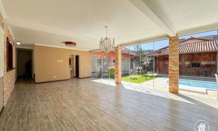 Casa para Locação com 3 Quartos, 280m2, por R$6.500,00 em Teresópolis
