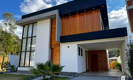 Casa à Venda com 4 quartos, 200m2, na Posse, em Teresópolis