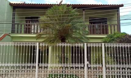 Casa com 3 quartos em condomínio; casa com 3 quartos na Estrada do Monteiro.