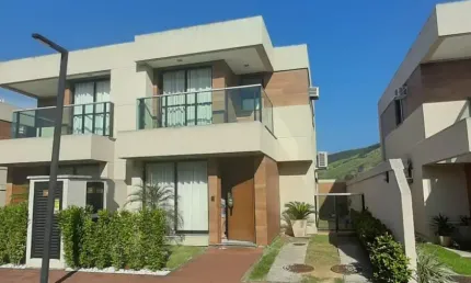 Casa em condomínio no Cachamorra; Casa com 3 quartos em condomínio.