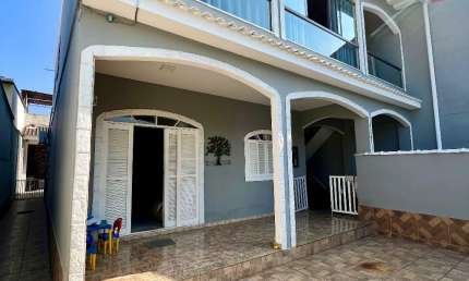 Casa de 3 quartos próximo ao West shopping; Casa de 3 quartos com piscina