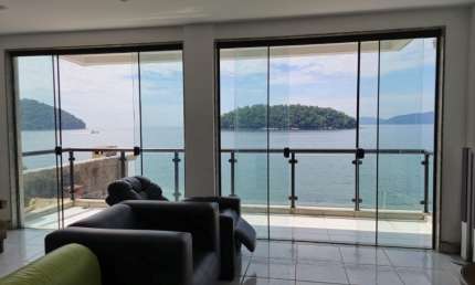Casa de praia com vista livre para o mar em jacareí