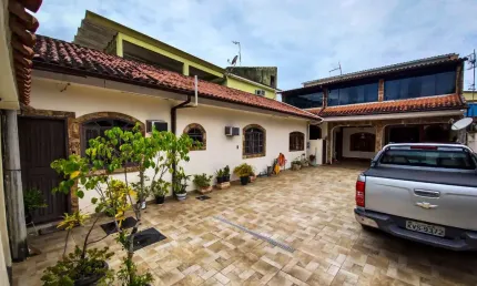 Casa duplex com 3 quartos próxima ao Centro de Campo Grande Rj