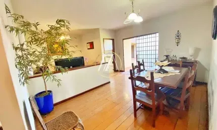 Casa à venda com 3 quartos, suíte e 190m² no Centro de Cambé/PR – 664m² de terreno