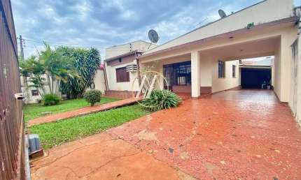 Casa residencial ou comercial à venda com 5 dormitórios sendo uma suíte, Centro - Rolândia/PR
