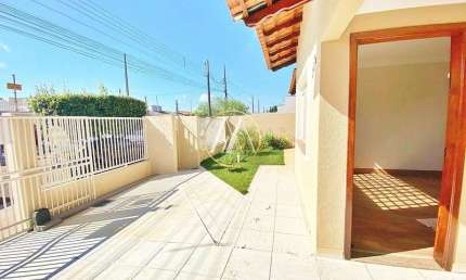 Casa à venda com 3 dormitórios sendo uma suíte, Jardim Capricórnio - Rolândia/PR