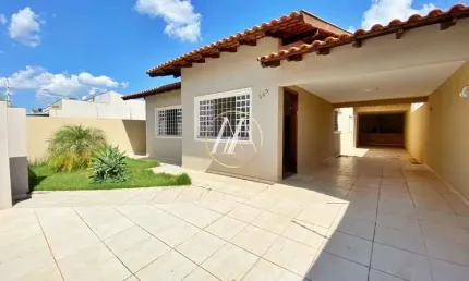 Casa à venda com 3 dormitórios, suíte e 178m², Jardim Capricornio - Rolândia/PR