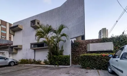 Casa comercial com 8 quartos para alugar Espinheiro