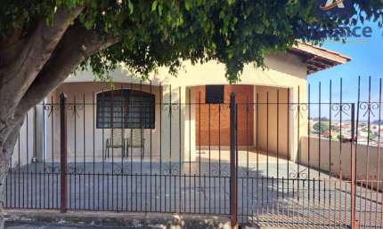 Casa com 3 dormitórios à venda, 274 m² por R$ 750.000,00 - Santo Antônio - Louveira/SP