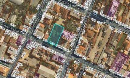 TERRENO CENTRAL EM SÃO JOSÉ DOS PINHAIS COM 1.300 M² TERRENO CENTRAL EM SÃO JOSÉ DOS PINHAIS COM 24,00 M DE FRENTE X 54,00 M DE EXTENSÃO. TERRENO RUA