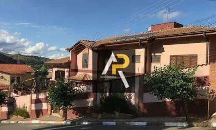 Sobrado com 4 suítes 296 m² a venda no Centro de Guararema/SP