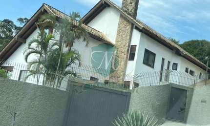 Linda casa no centro de Florianopolis a venda, com 500 m², 3 salas, 5 quartos, ( 3 suites) , gar. 4 carros, ar cond. lareira, edicula, piscina, escrit