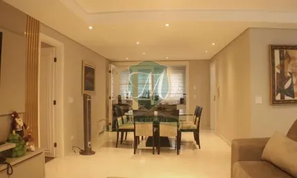 Apartamento alto padrao, todo reformado, 212 m² util, bairro Cabral, 4 qtos, 2 suite, 1 apto por andar, elevador privativo e 3 vagas garagem coberta.