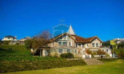 Castelo a venda no alphaville pinhais, com 971 m² area construida , dentro de um terreno de 37 mil m² , com muita arborização .