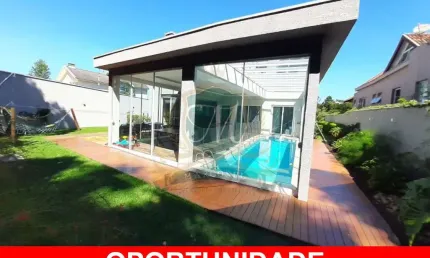 Linda casa tipo sobrado a venda no Alphaville Graciosa em Pinhais, com 550 m², 4 quartos, 5 bh, escritorio, area gourmet com piscina coberta, 3 salas,