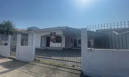 Ampla Casa com 2 Suítes e 2 Dormitórios - Bairro Aventureiro