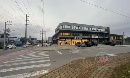 Sala comercial para alugar na Rua Riachuelo, 08, Bom Retiro, Joinville por R$ 3.500