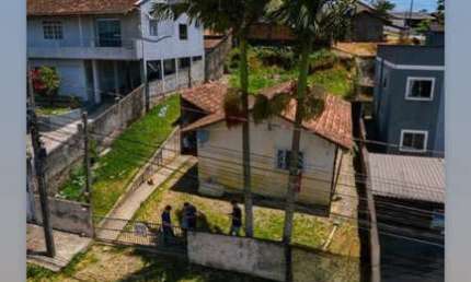 Casa com 2 quartos à venda na Rua Efeso, 9, Paranaguamirim, Joinville por R$ 170.000