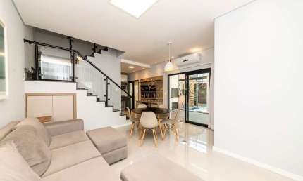 Casa em condomínio fechado com 3 quartos para alugar na Avenida Paranaguá, Caiobá, Matinhos por R$ 6.000