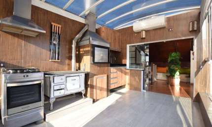 Casa com 2 quartos para alugar na Rua Vinte e Quatro de Maio, Rebouças, Curitiba por R$ 5.850
