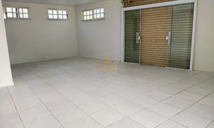 Ponto comercial para alugar na Rua Antônio Escorsin, São Braz, Curitiba por R$ 2.850