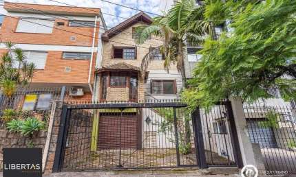Casa para Venda - 330m², 4 dormitórios, sendo 3 suites, 2 vagas - Petrópolis