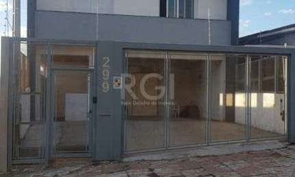 Casa para Venda - 477m², 4 dormitórios, sendo 1 suites, 3 vagas - Teresópolis