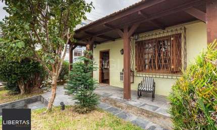 Casa sobrado no Jardim Botânico de 5 dormitórios e 2 vagas