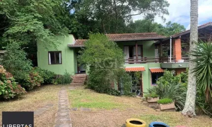 Terreno de 5.280 m², com 3 casas, no bairro Ponta Grossa, em Porto Alegre.