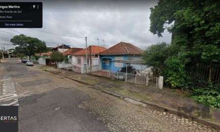 Terreno com 3 casas, no bairro Cristo Redentor, em Porto Alegre, RS.