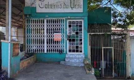 Casa para utilização comercial, no bairro Teresópolis, em Porto Alegre, RS.