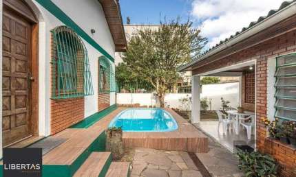 Casa no bairro Vila Ipiranga de 3 dormitórios e 3 vagas
