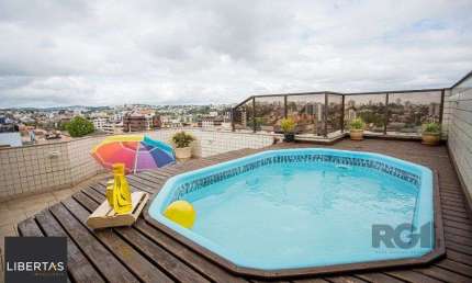 Cobertura no Jardim Planalto, de 3 dormitórios e 2 vagas com 260m²