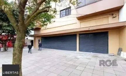 Libertas imobiliária aluga loja na Av. Assis Brasil com 530m²-Passo D`areia