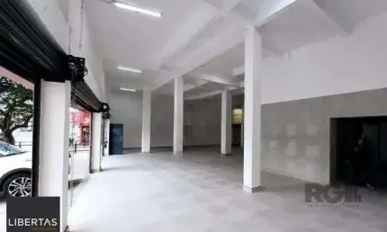 Libertas imobiliária aluga loja na Av. Assis Brasil com 530m²-Passo D`areia