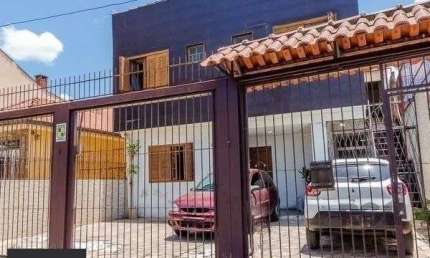 Casa sobrado no Partenon de 4 dormitórios e 2 vagas