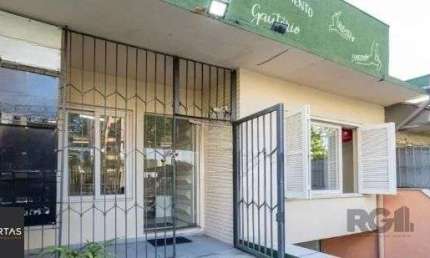 Casa no bairro Petrópolis de 3 dormitórios e 2 vagas