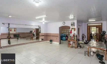 CASA COMERCIAL E RESIDENCIAL NO MIOLO DO BAIRRO SANTANA
